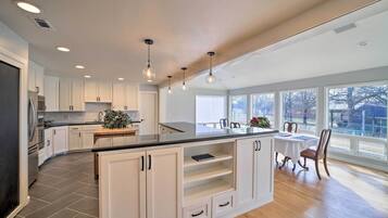 House (5 Bedrooms) | Interior