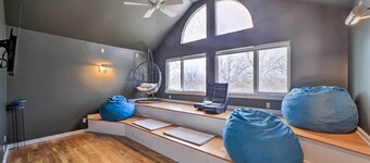 Grand Tulsa Getaway With Private Pond, Dock & Deck