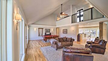 House (5 Bedrooms) | Interior