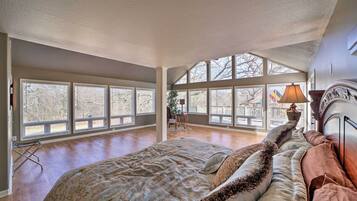 House (5 Bedrooms) | Interior