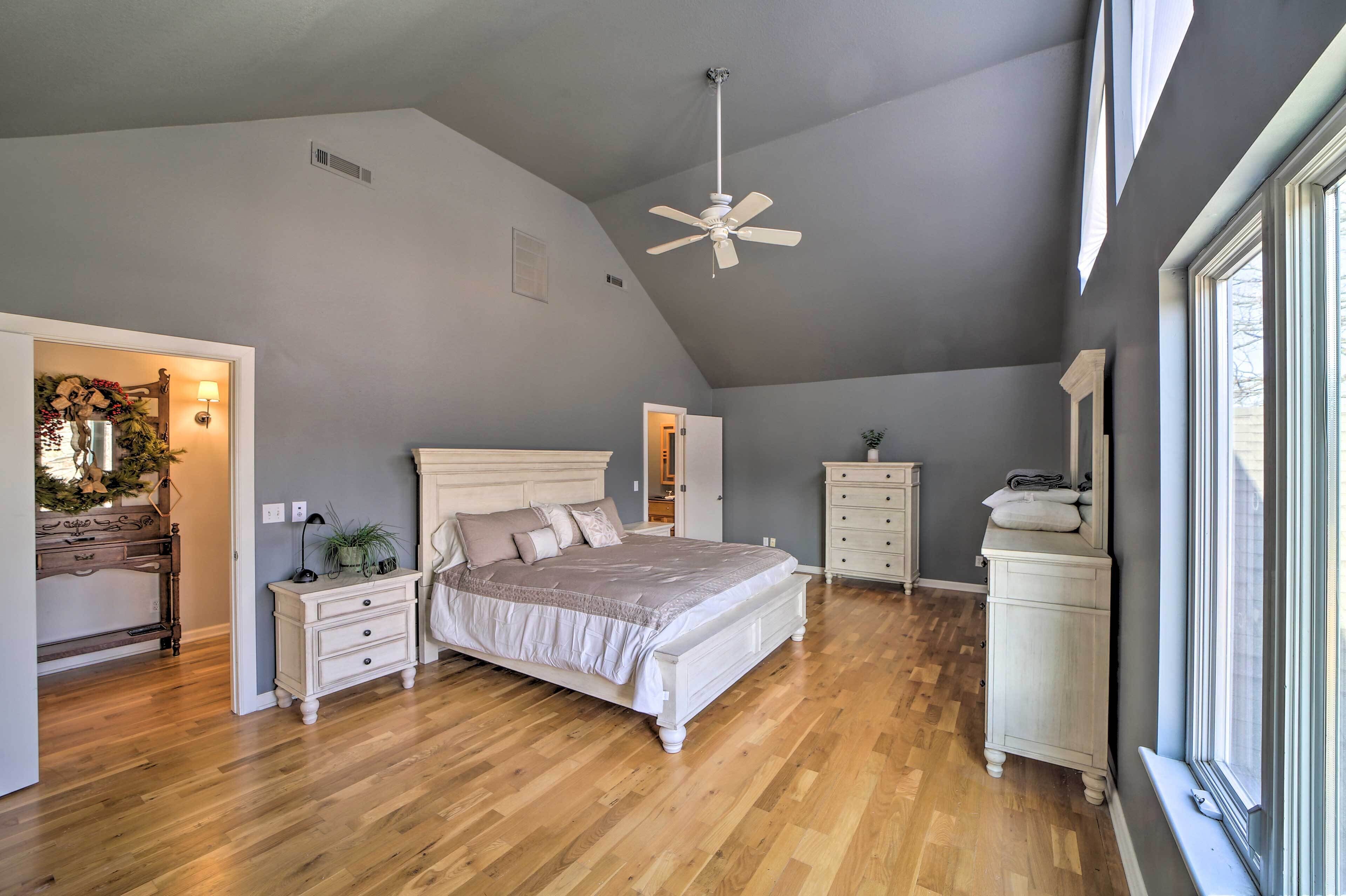 House (5 Bedrooms) | Interior