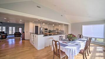 House (5 Bedrooms) | Interior