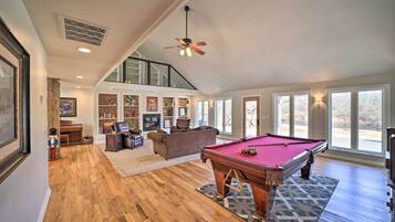 House (5 Bedrooms) | Interior