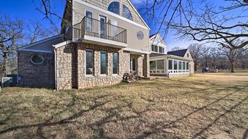 House (5 Bedrooms) | Interior