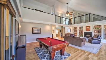 House (5 Bedrooms) | Interior