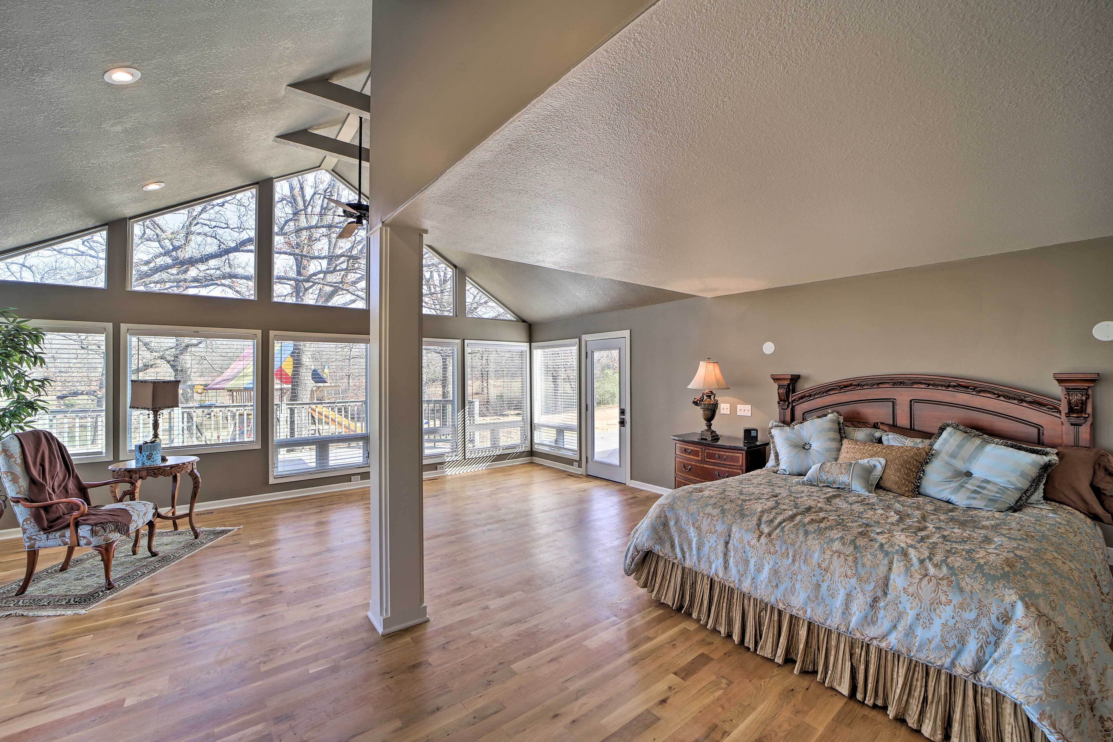 House (5 Bedrooms) | Interior