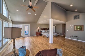 House (5 Bedrooms) | Interior