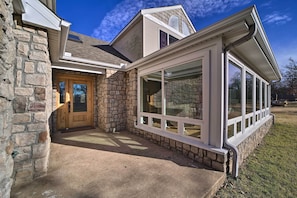 House (5 Bedrooms) | Interior