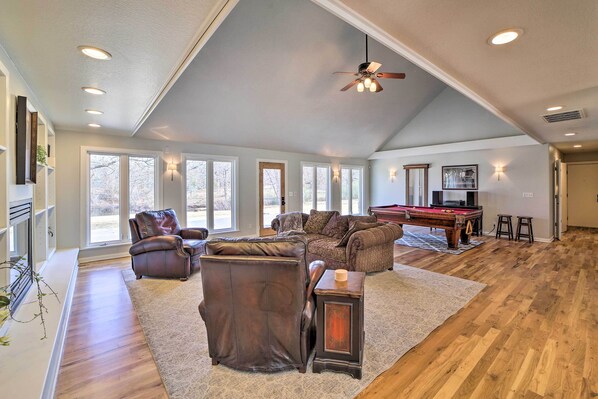 House (5 Bedrooms) | Interior