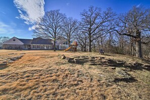 Interior - Grand Tulsa Getaway With Private Pond, Dock & Deck (Tulsa)