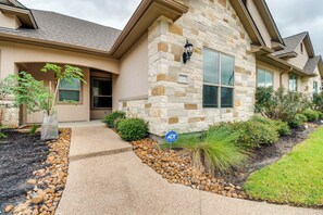 Apartment (3 Bedrooms) | Interior - Gorgeous College Station Townhome w/ Patio! (College Station)
