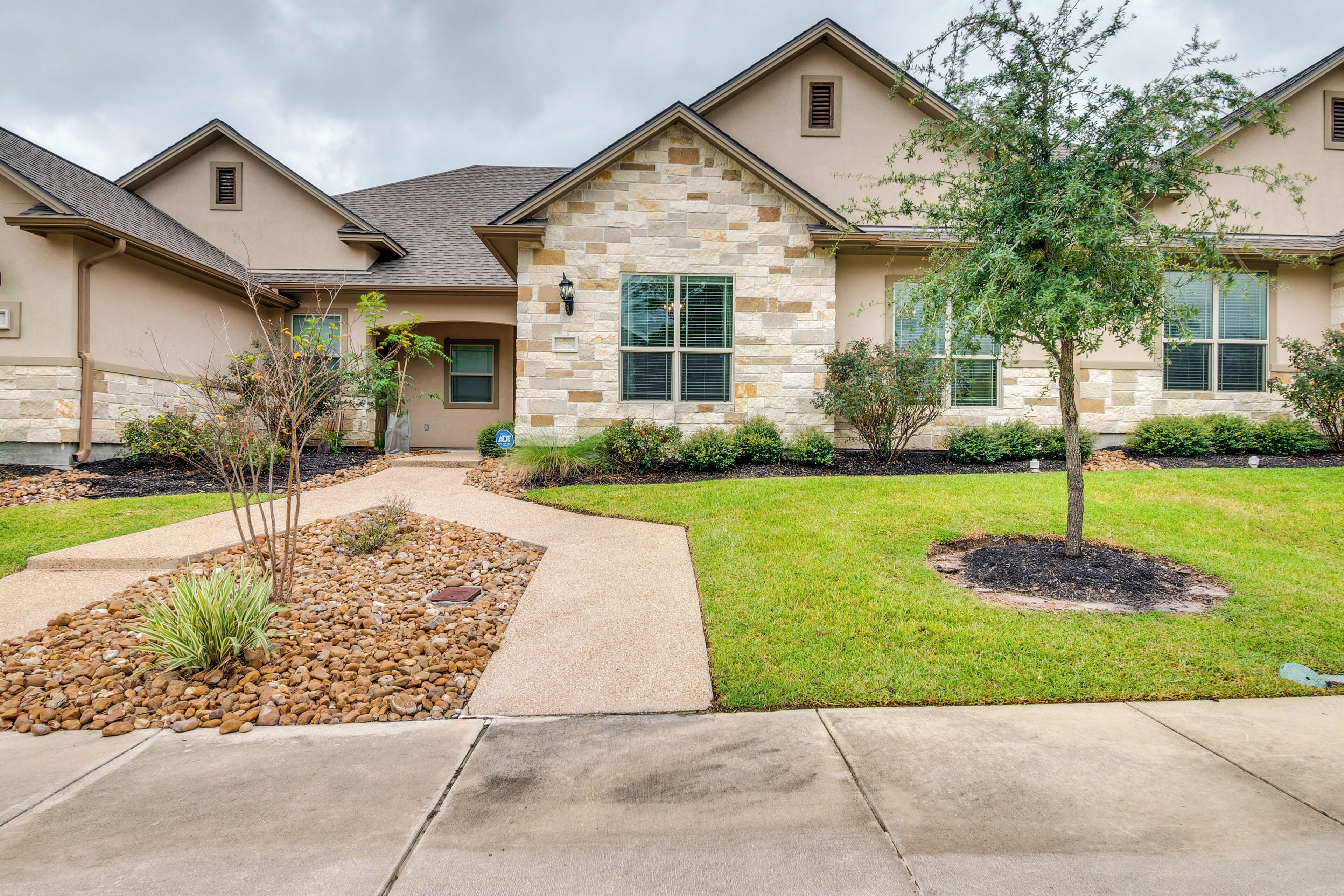 Apartment (3 Bedrooms) | Front of property