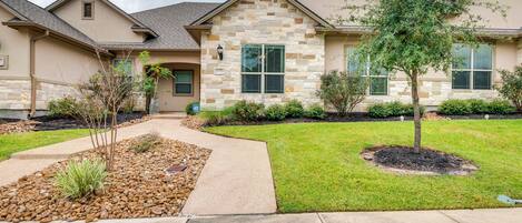 Apartment (3 Bedrooms) | Front of property