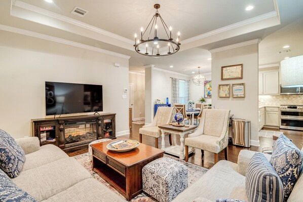 Apartment (3 Bedrooms) | Interior - Gorgeous College Station Townhome w/ Patio! (College Station)