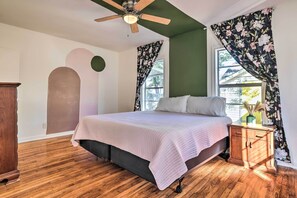 House (4 Bedrooms) | 4 bedrooms, bed sheets