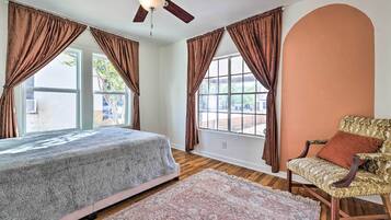 House (4 Bedrooms) | 4 bedrooms, bed sheets