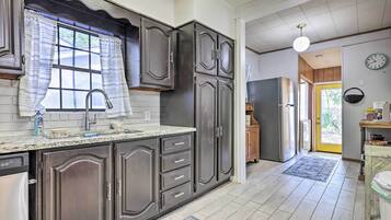 House (4 Bedrooms) | Private kitchen | Microwave, oven, stovetop, dishwasher