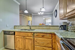 Microwave, oven, stovetop, dishwasher - College Station Townhome: 5 Mi to Campus! (College Station)