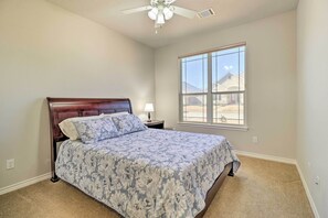 3 bedrooms, iron/ironing board, bed sheets