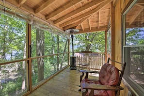 Cottage (1 Bedroom) | Interior - Kennebec River Cottage; 1/4 Mi to Boat Ramp! (Bath)