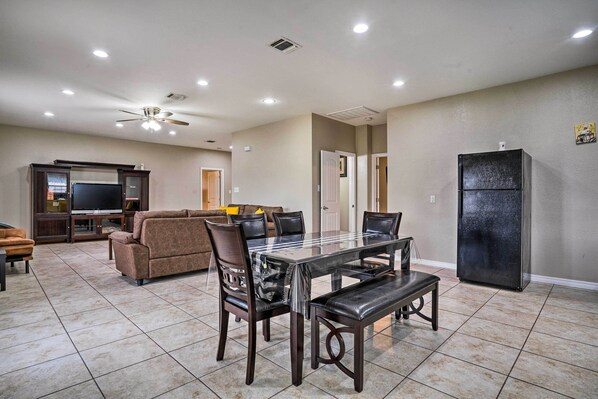 House (3 Bedrooms) | Interior