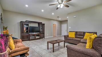 House (3 Bedrooms) | Interior