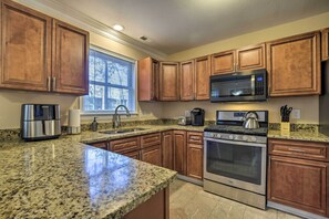 House (3 Bedrooms) | Interior - Raleigh Home Near Dining + Shops! (Raleigh)