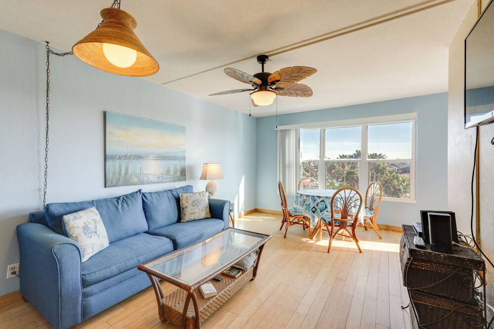 South Padre Island Condo - Walk to Beaches! - Verdolaga Lake, TX