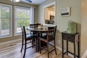 Apartment (2 Bedrooms) | Interior - Bella Vista Townhome w/ Deck Near Back 40 Trails! (Bella Vista)