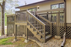 Apartment (2 Bedrooms) | Interior - Bella Vista Townhome w/ Deck Near Back 40 Trails! (Bella Vista)