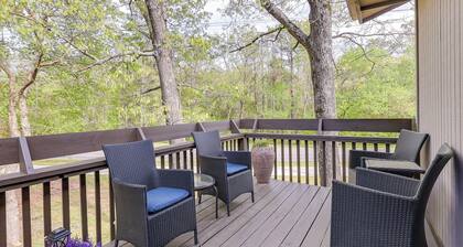 Bella Vista Townhome w/ Deck Near Back 40 Trails!