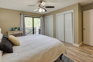 Apartment (2 Bedrooms) | Interior - Bella Vista Townhome w/ Deck Near Back 40 Trails! (Bella Vista)