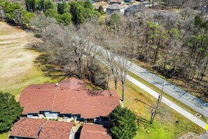 Apartment (2 Bedrooms) | Interior - Bella Vista Townhome w/ Deck Near Back 40 Trails! (Bella Vista)