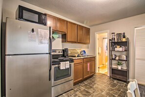 Micro-ondes, four, plaque de cuisson, blender