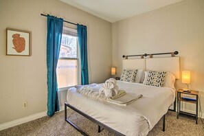 2 sovrum, arbetsyta för laptop, strykjärn/strykbräda och sängkläder