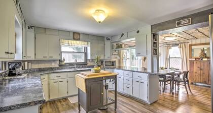 Eclectic Ladysmith Hideaway: Hike and Hunt!