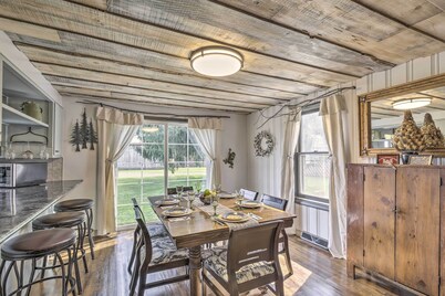 Eclectic Ladysmith Hideaway: Hike and Hunt!