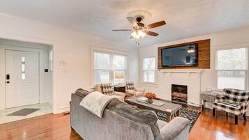 House (2 Bedrooms) | Interior