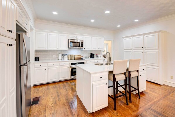 House (2 Bedrooms) | Interior - 2 Mi to Dtwn: Waco Home w/ Shared Yard! (Waco)