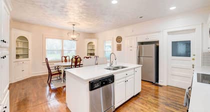 3 Mi to Baylor: Waco Vacation Rental