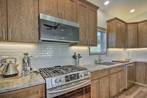 House (2 Bedrooms) | Interior