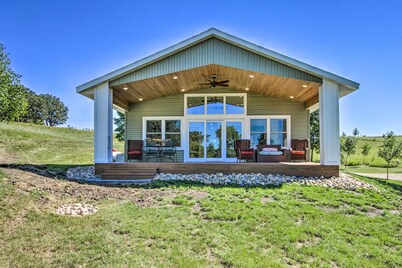 3 Mi to Andes Tower Hills: Lake House w/ Kayaks!