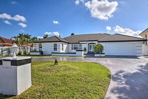 Apartment (1 Bedroom) | Interior - Sleek Hialeah Guest Suite on Golf Course! (Miami Gardens)