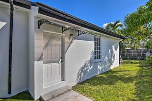 Apartment (1 Bedroom) | Interior - Sleek Hialeah Guest Suite on Golf Course! (Miami Gardens)