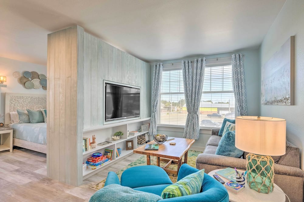 Adorable Downtown Studio - 1 Block to Long Beach! - Chinook, WA