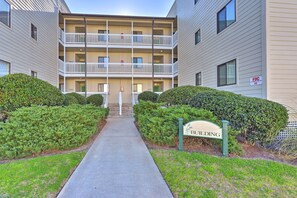 Apartment (2 Bedrooms) | Interior - Emerald Isle Resort-style Condo: Walk to Beaches! (Emerald Isle)