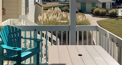 Emerald Isle Resort-style Condo: Walk to Beaches!