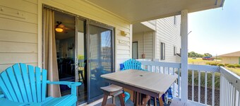 Emerald Isle Resort-style Condo: Walk to Beaches!