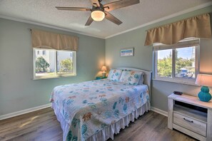 Apartment (2 Bedrooms) | Interior - Emerald Isle Resort-style Condo: Walk to Beaches! (Emerald Isle)