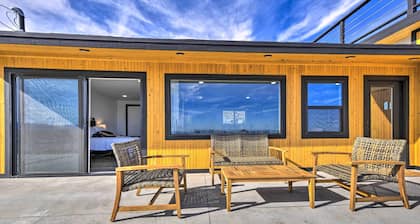 Hilltop Oasis w/ Sweeping Landscape Views